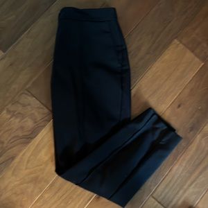 Express woman’s black ankle pants size 6R button and zip front no rips, tears